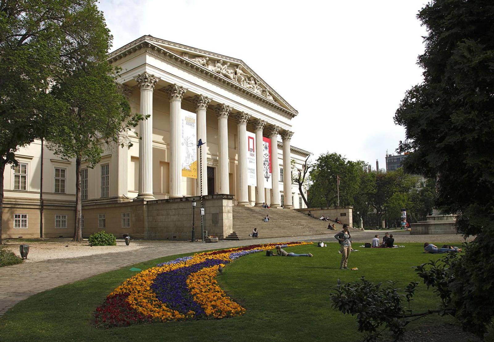 Real Museum Ii *